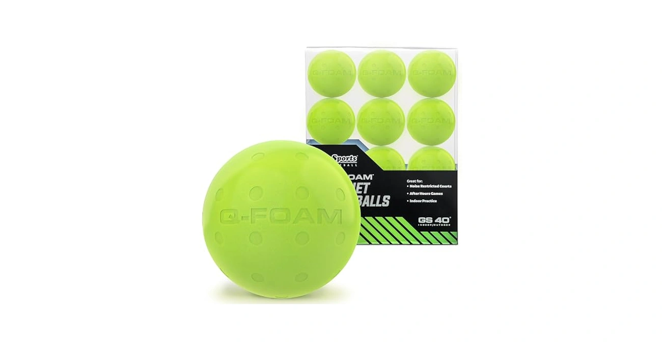 A single light green G-Foam GS 40 Planet Ball shown in front of its multi-pack retail packaging, isolated on a white background.